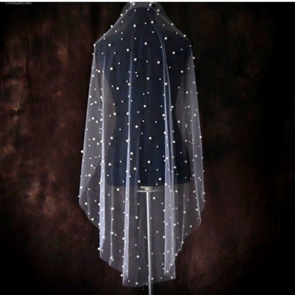 Pearl Wedding Veil With Comb - Picture 3 of 10